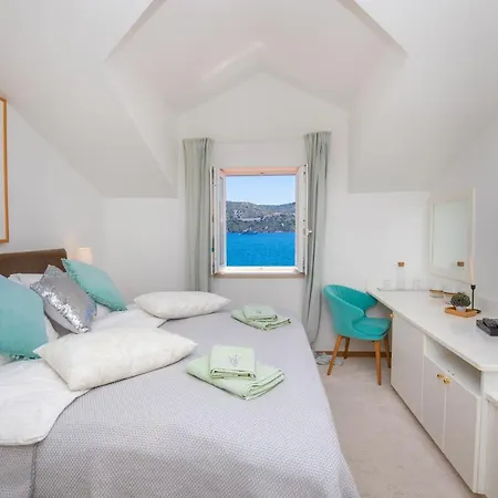 Sea View Apartments & Rooms Apartmán