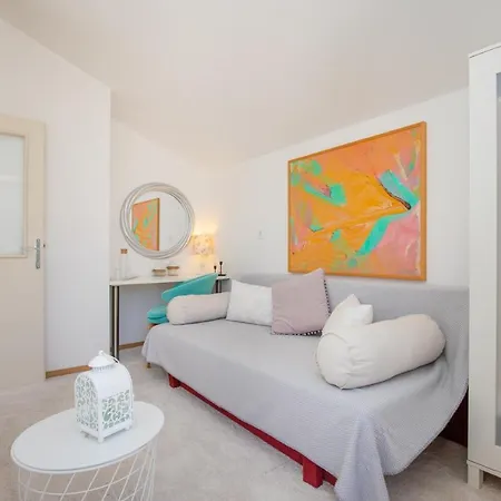 Sea View Apartments & Rooms Apartment *