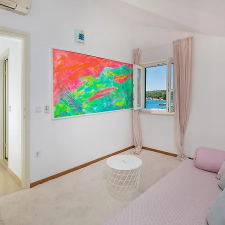Sea View Apartments & Rooms